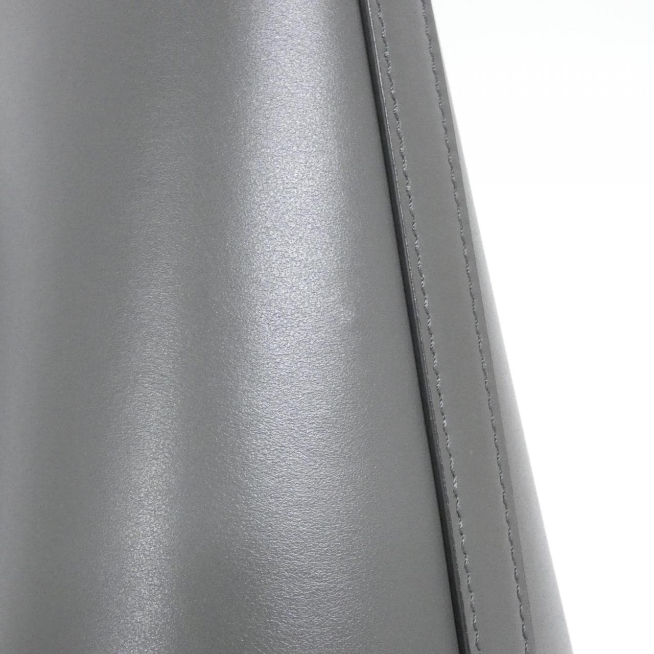 セリーヌ スモール バケット キュイル トリオンフ 198243DU3 ショルダーバッグ