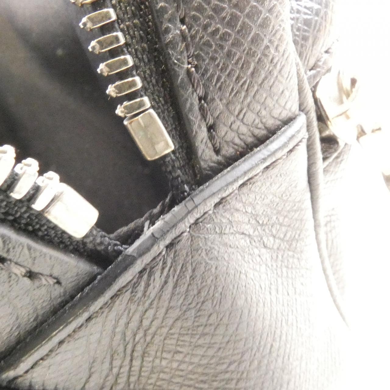 ルイヴィトン タイガ バムバッグ アウトドア M33438 ショルダーバッグ