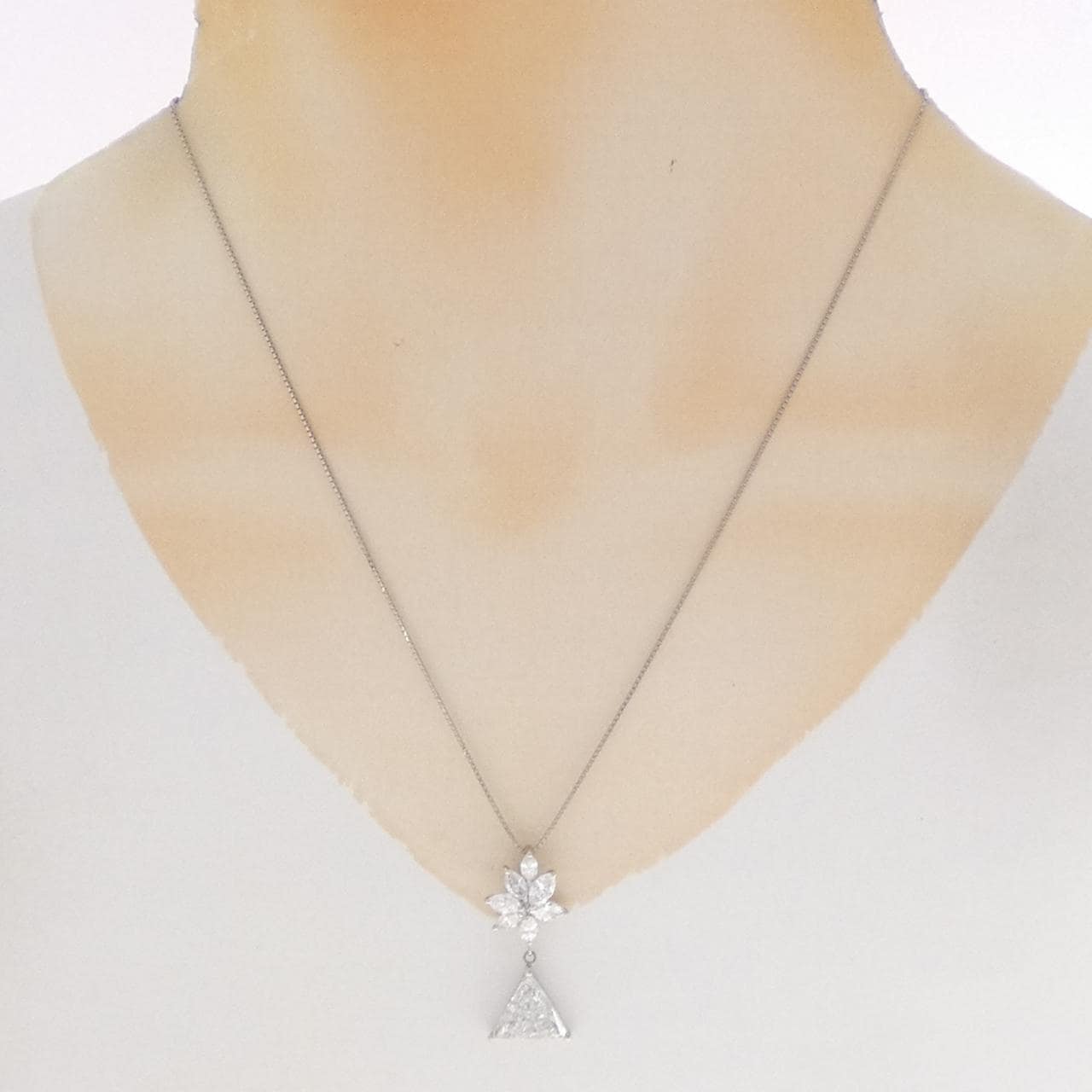 PT850 ダイヤモンド ネックレス 2.303CT F SI2 ファンシーカット