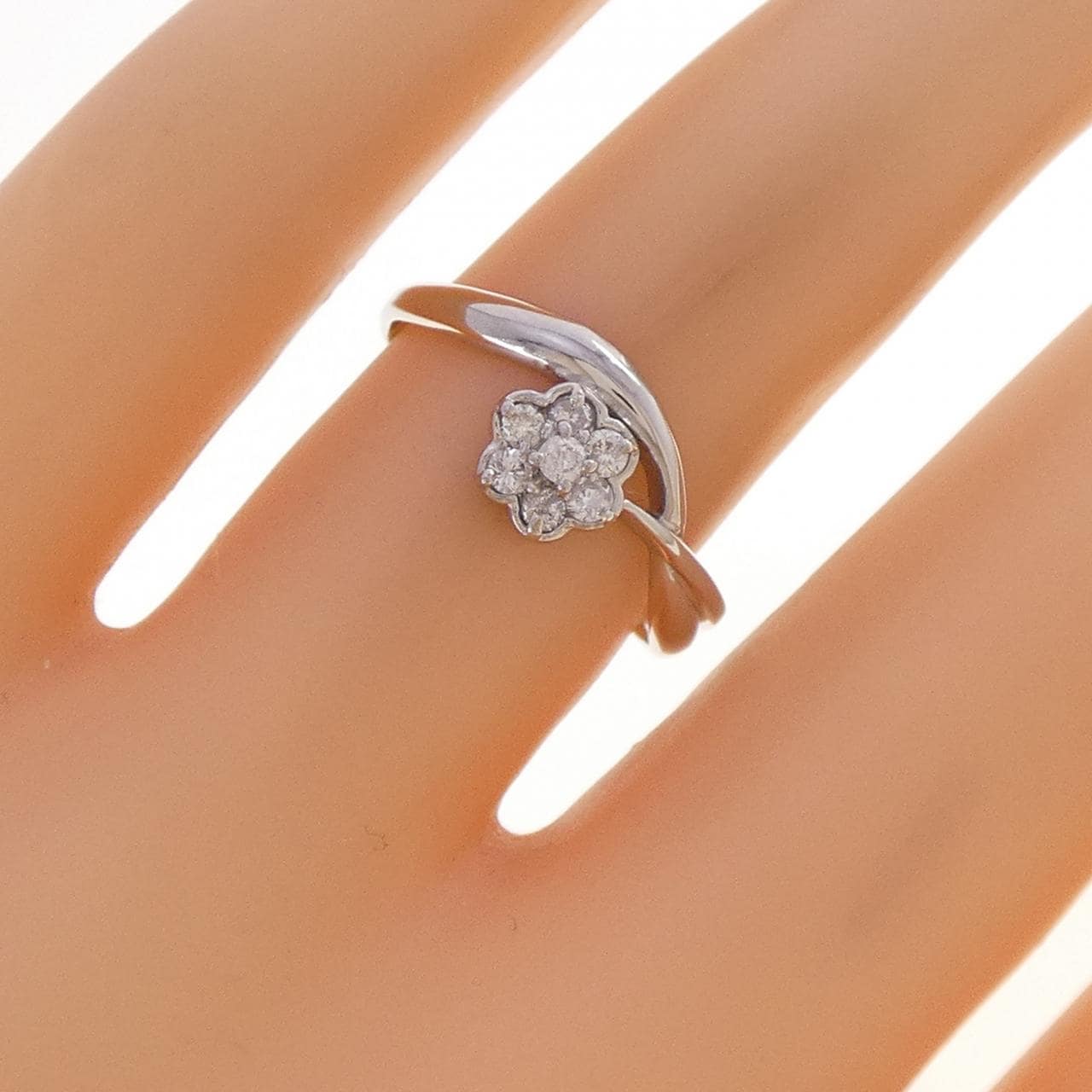 PT900 フラワー ダイヤモンド リング 0.15CT