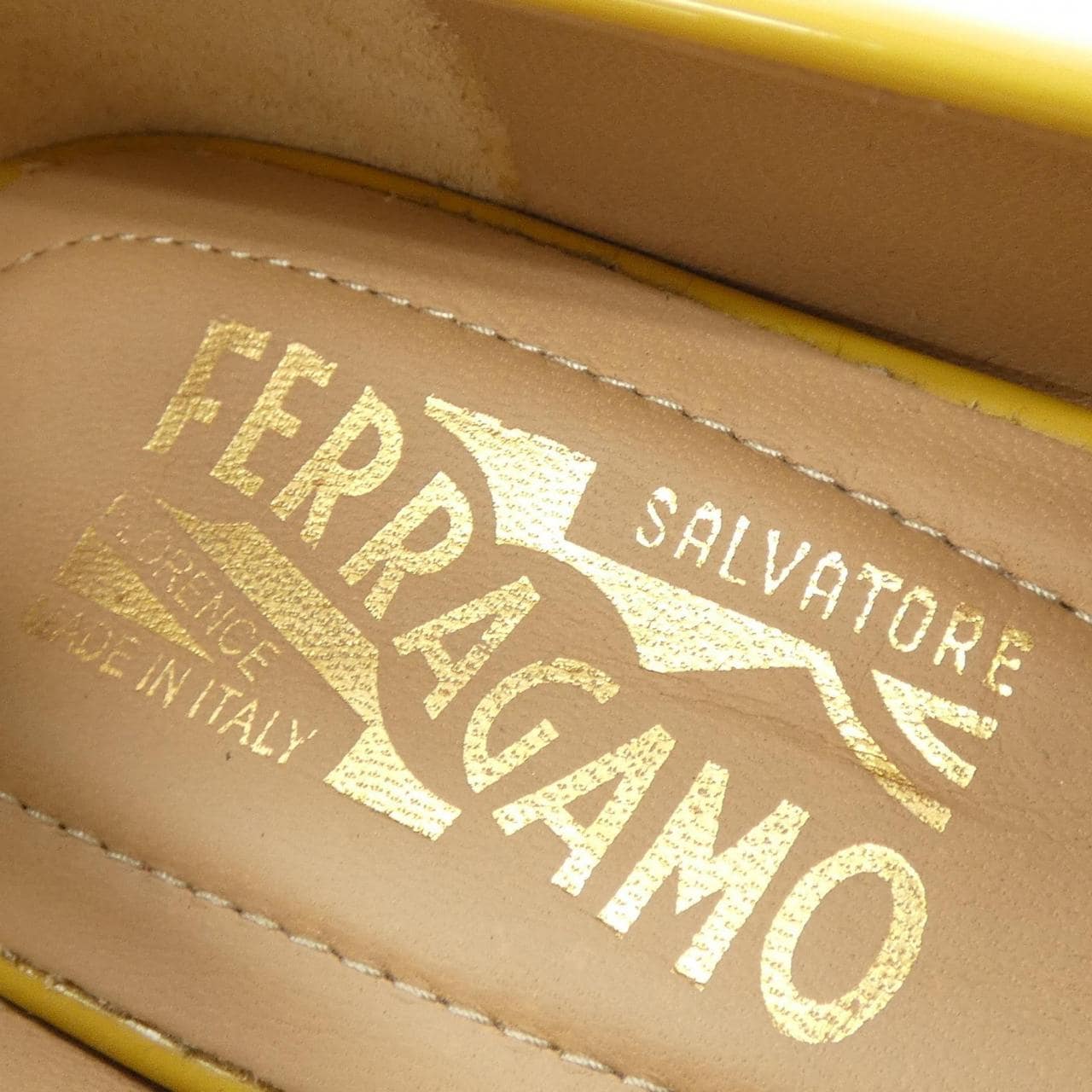 フェラガモ FERRAGAMO VARINA フラットシューズ