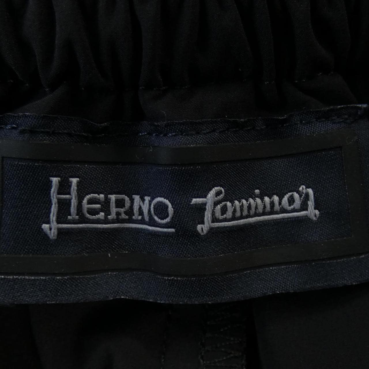 ヘルノ Herno パンツ