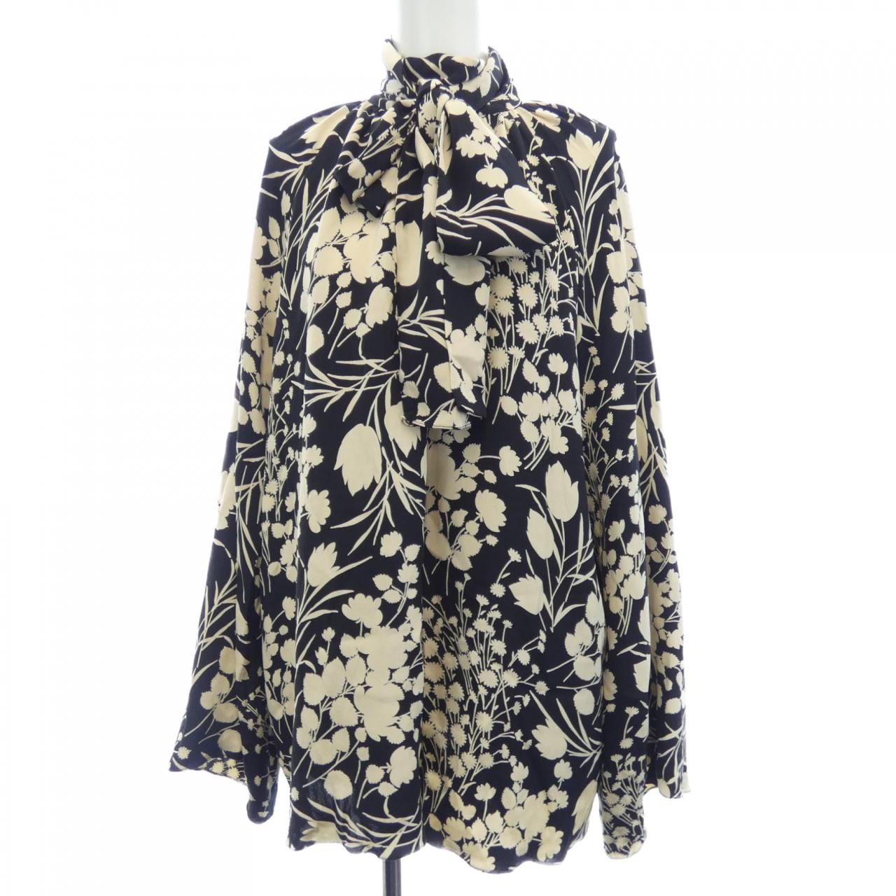 ザロウ THE ROW トップス