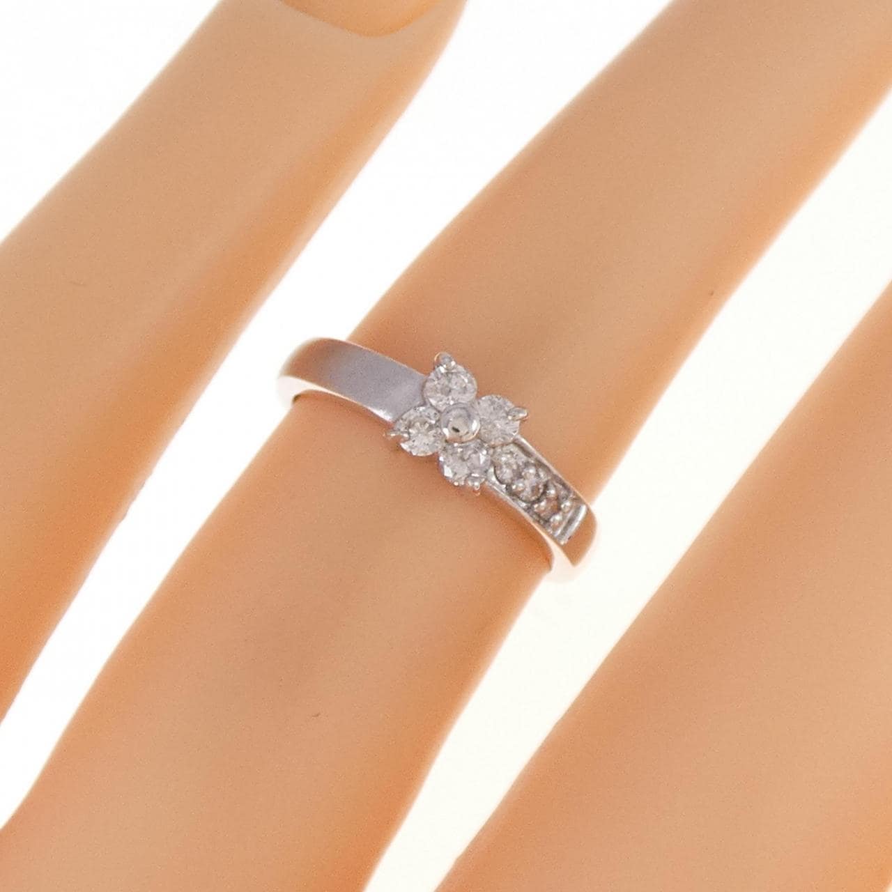 K14WG フラワー ダイヤモンド リング 0.20CT