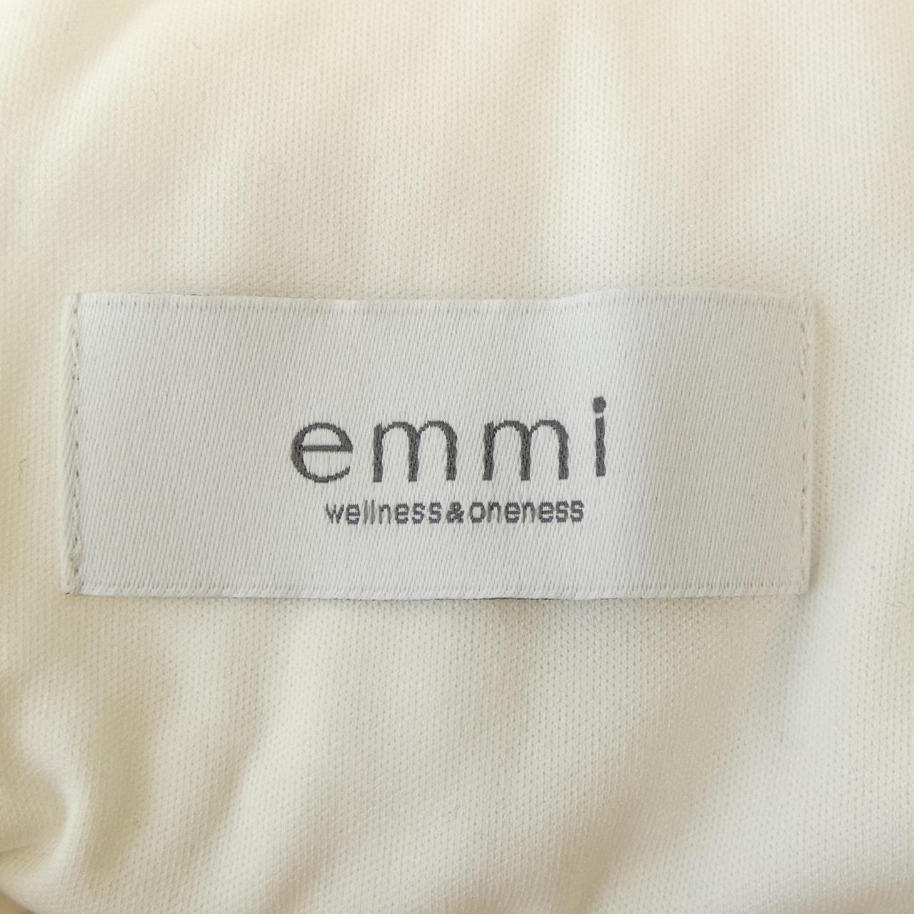 エミ emmi ワンピース