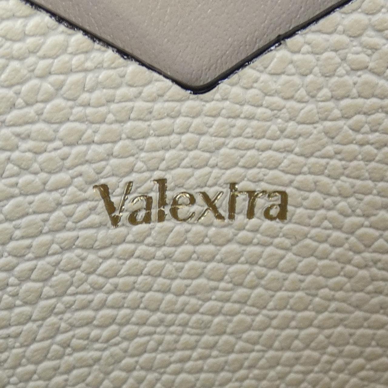 ヴァレクストラ VALEXTRA Vライン Vポーター MBVL0019028LRL99 BAG