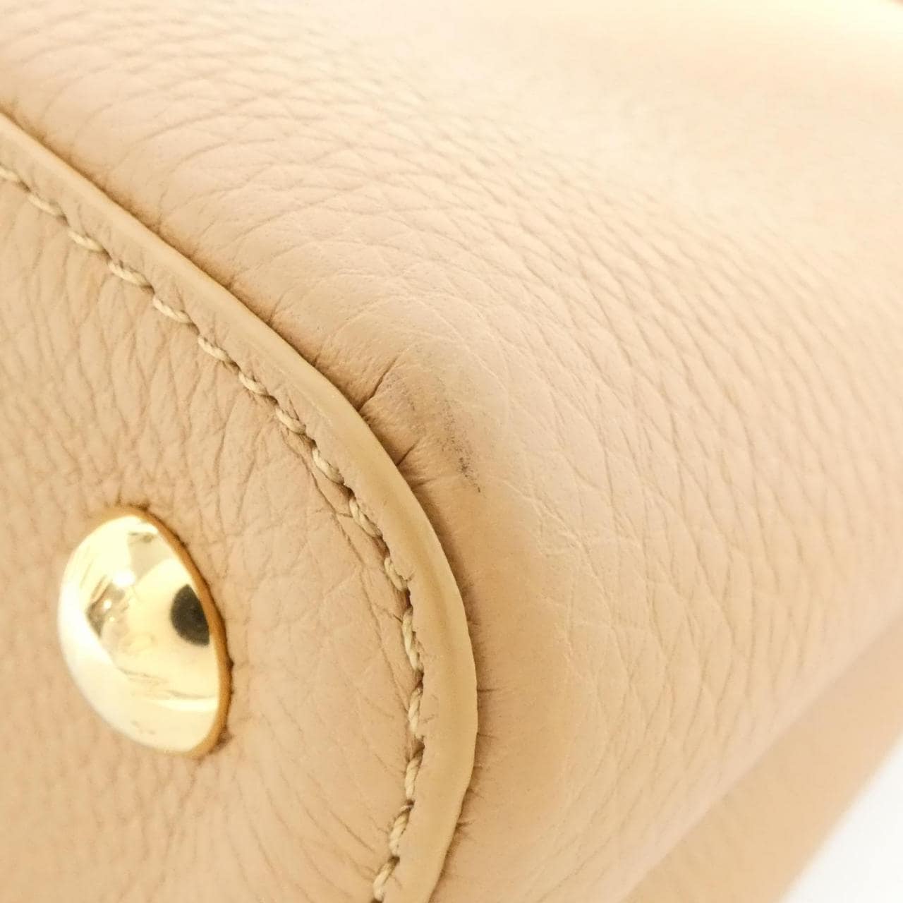 LOUIS VUITTON Capucines MM M22206 Bag
