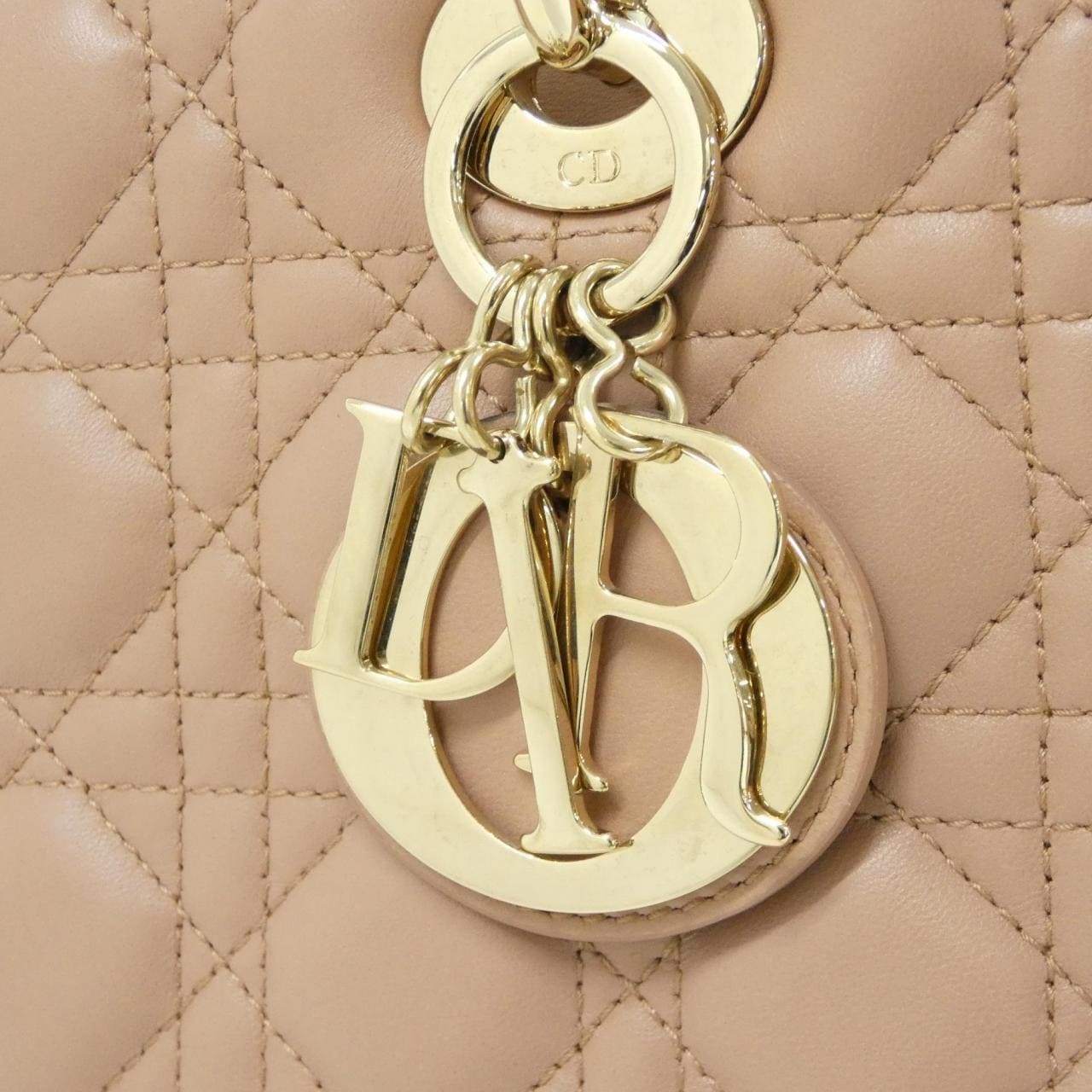 クリスチャンディオール レディ ディオール ミディアム M0565ONGE バッグ