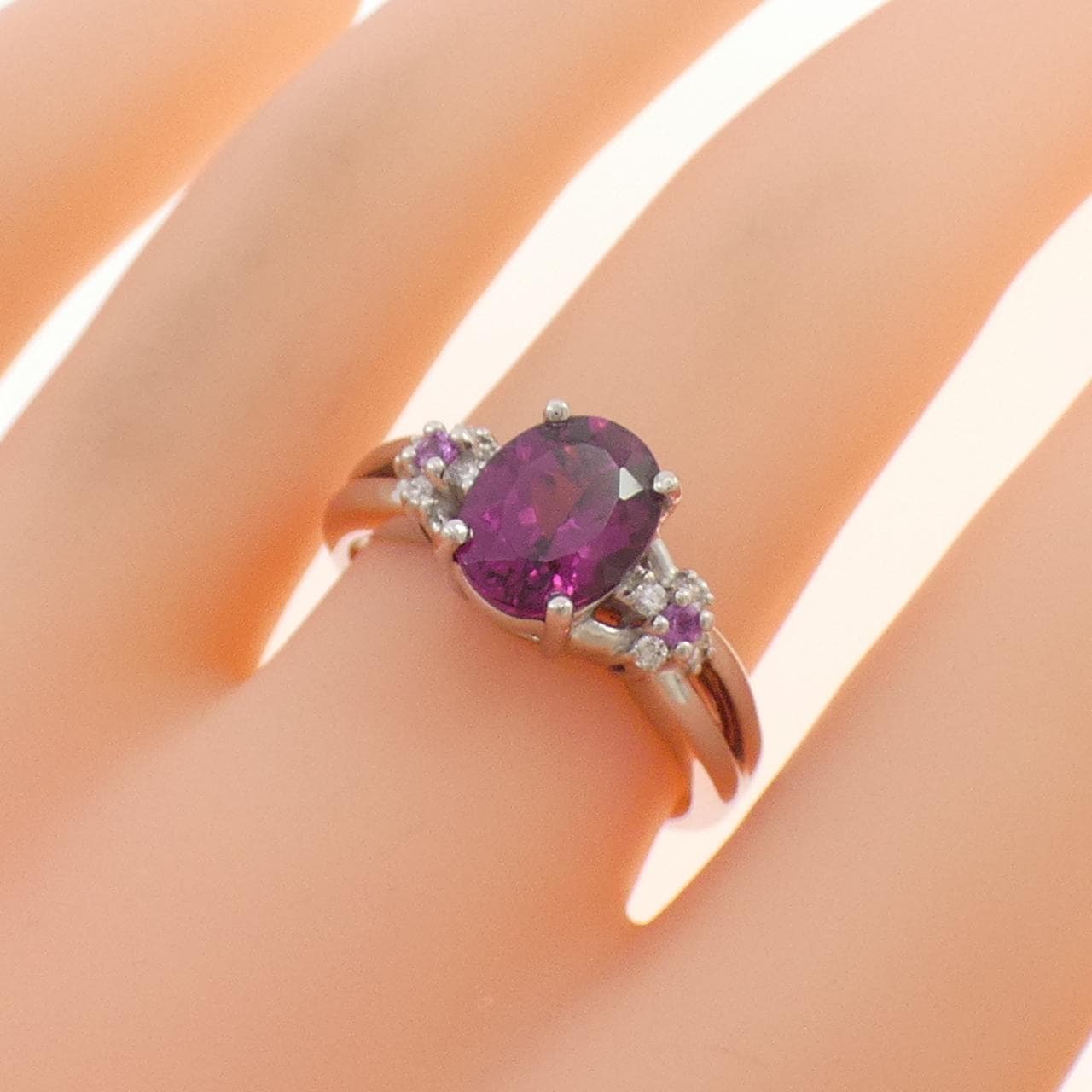 K18WG ガーネット リング 2.40CT