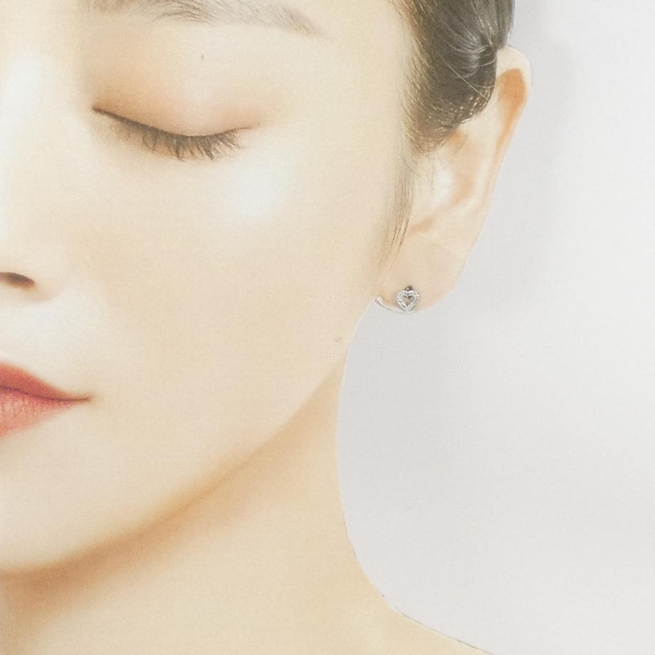 K18WG Heart Diamond Earrings 0.12CT