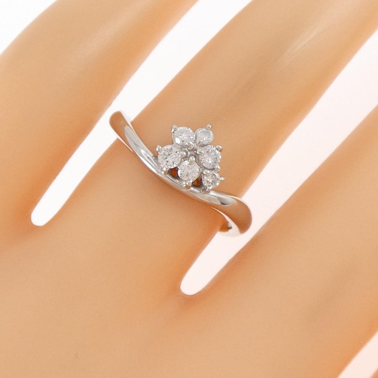 PT900 フラワー ダイヤモンド リング 0.20CT