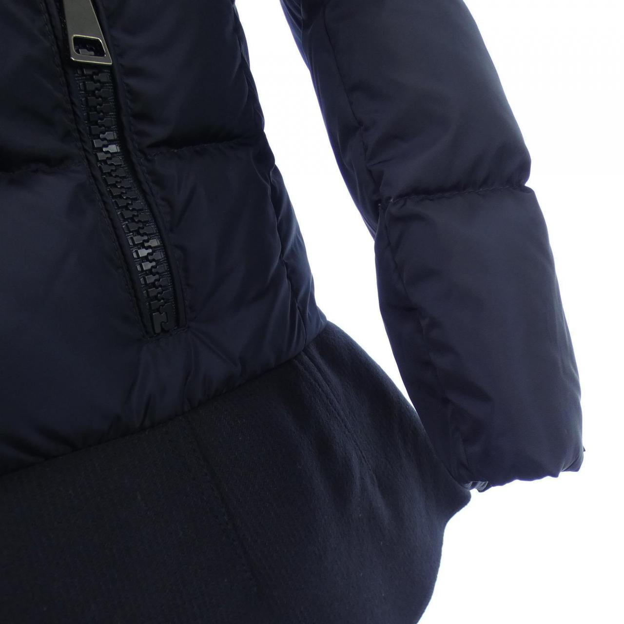 モンクレール MONCLER ダウンジャケット