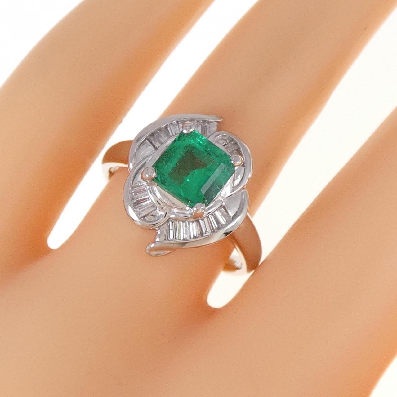 PT エメラルド リング 1.379CT