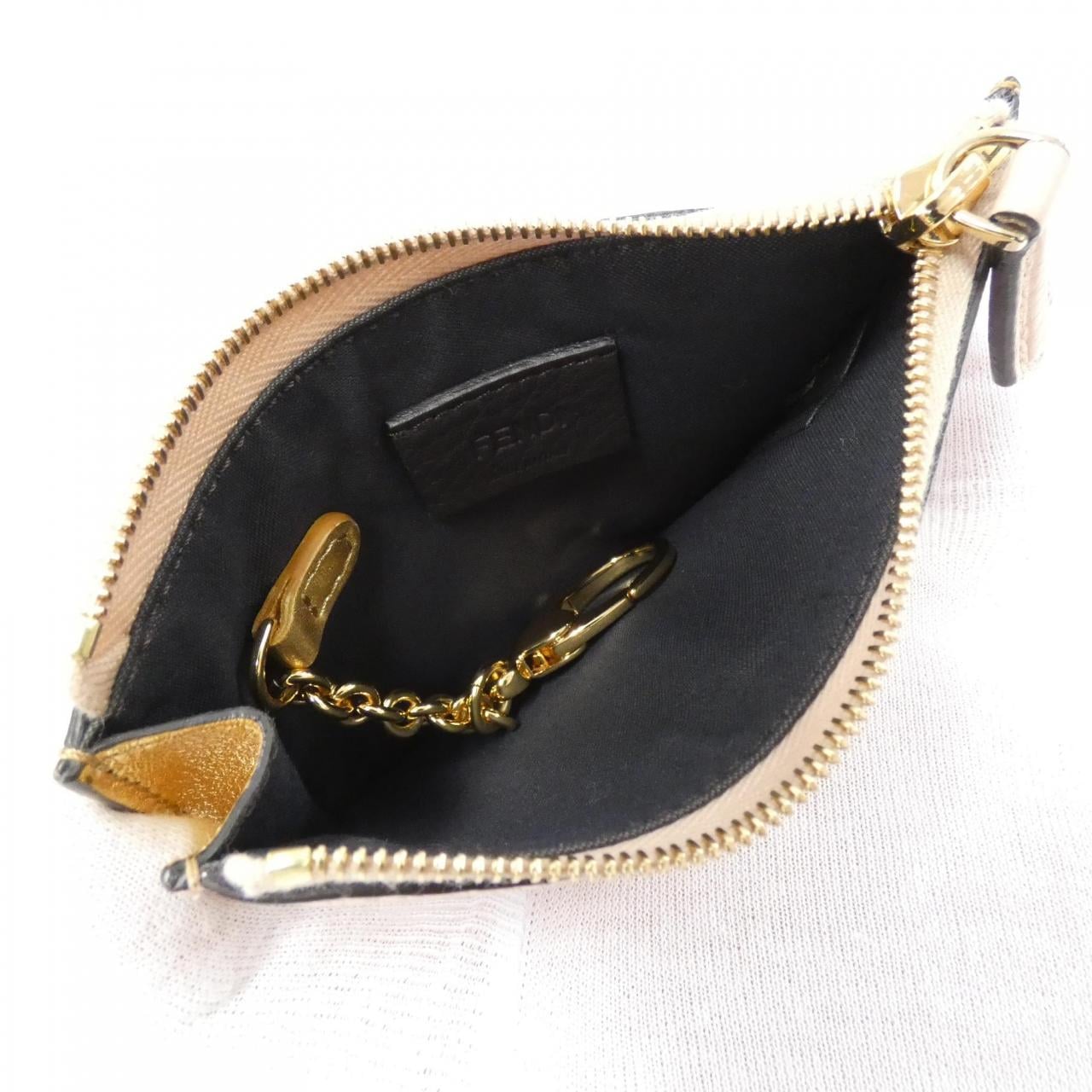 Fendi peekaboo clutch online