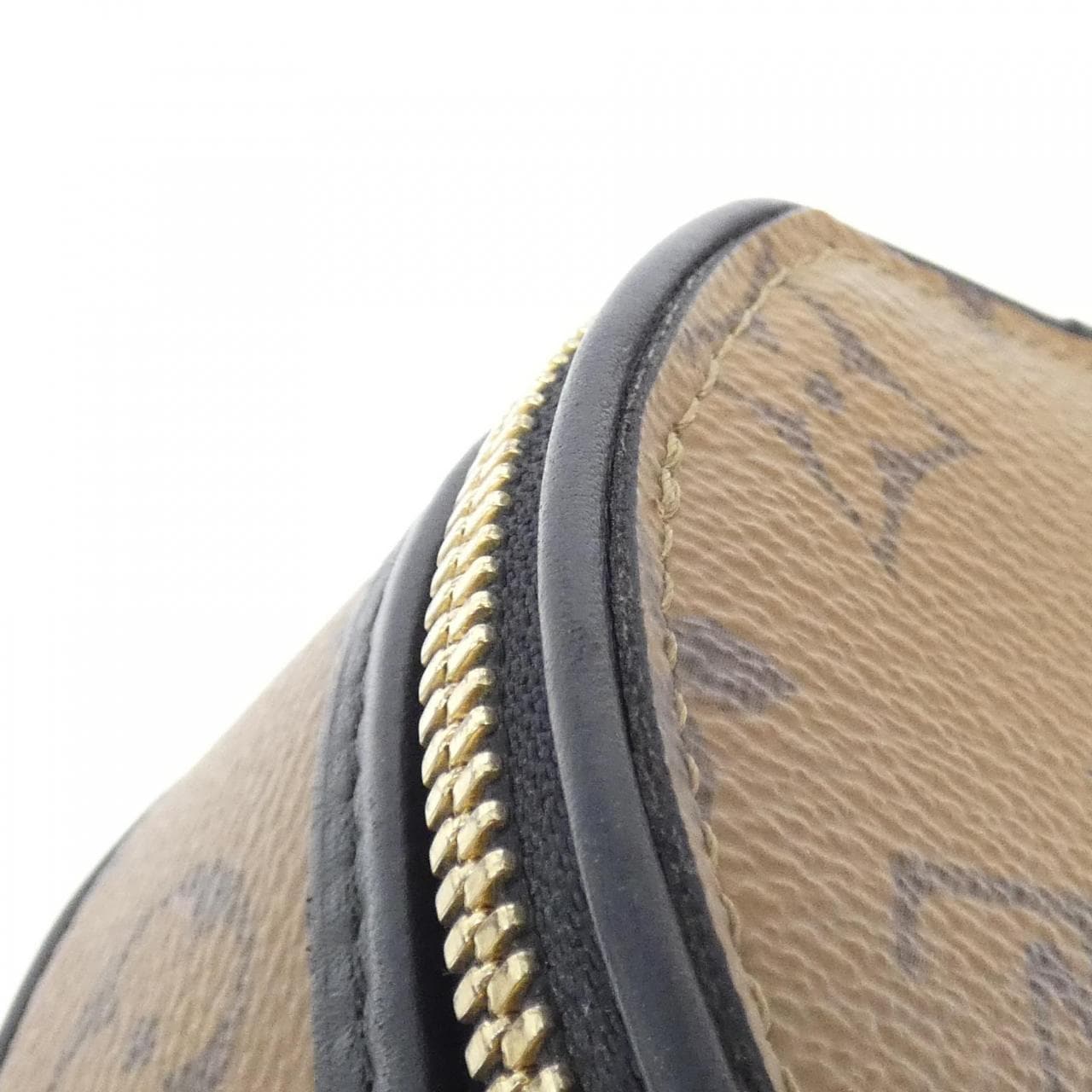 ルイヴィトン モノグラム リバース ミニ ボワット シャポー M68276 ショルダーバッグ