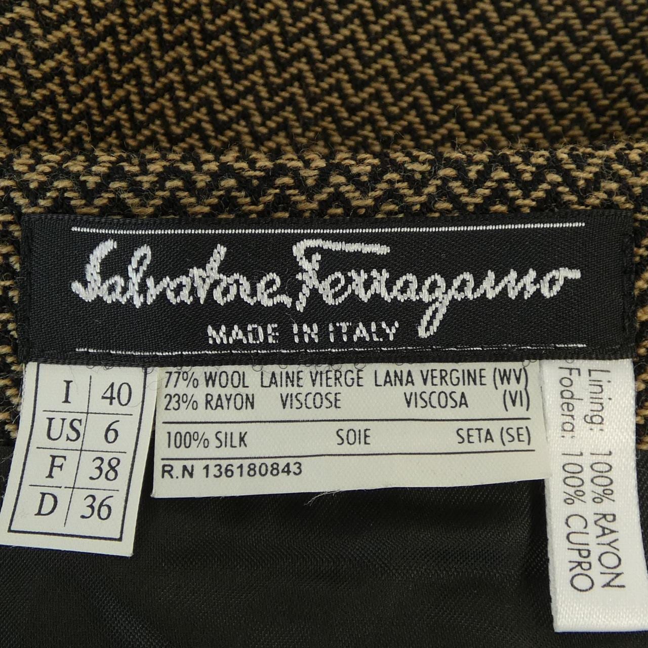 サルヴァトーレフェラガモ SALVATORE FERRAGAMO スカート