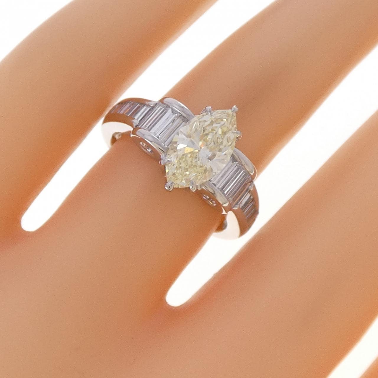PT900 ダイヤモンド リング 1.373CT LY VVS2 マーキスカット