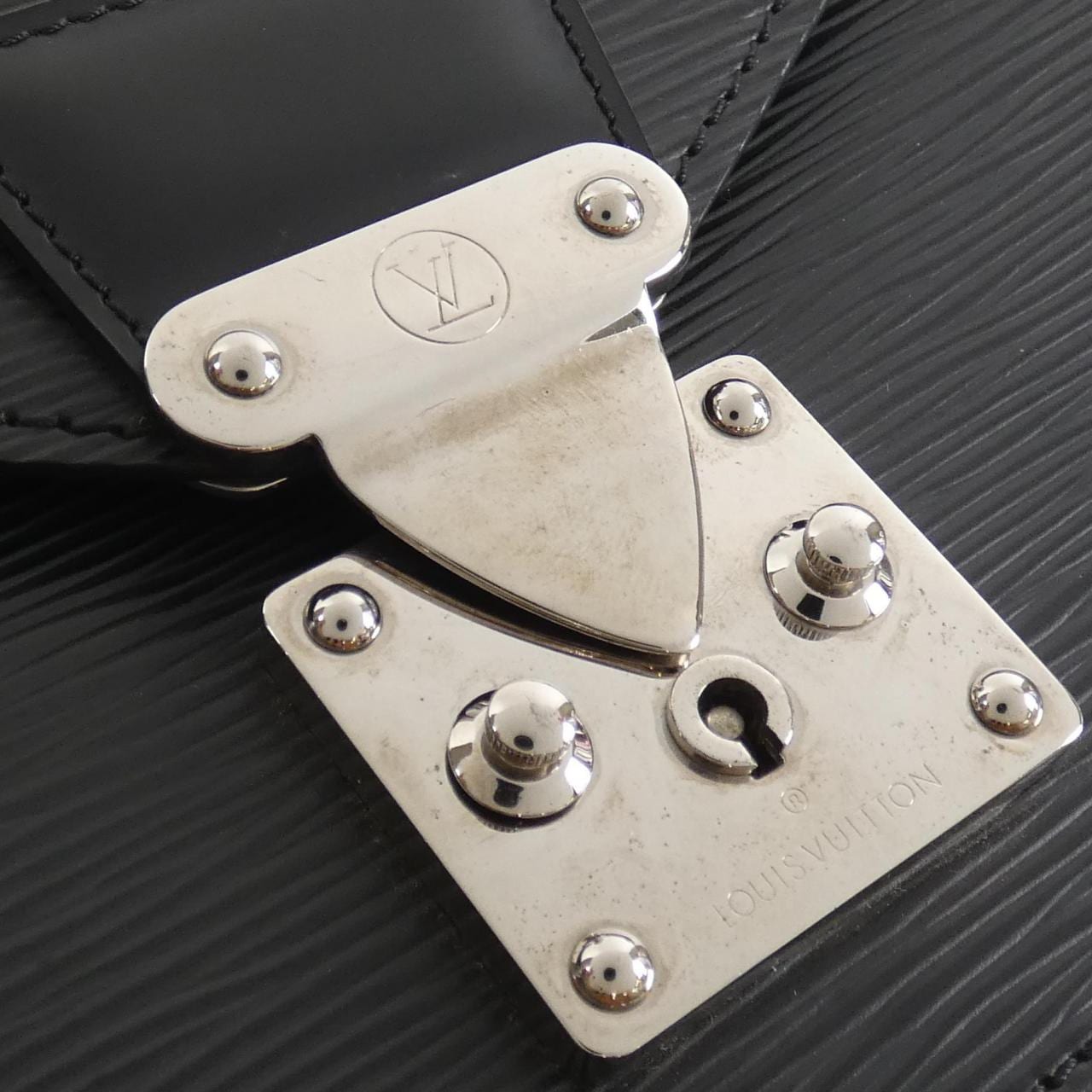 LOUIS VUITTON Epi Pochette Serie Dragonne M52762 第二包