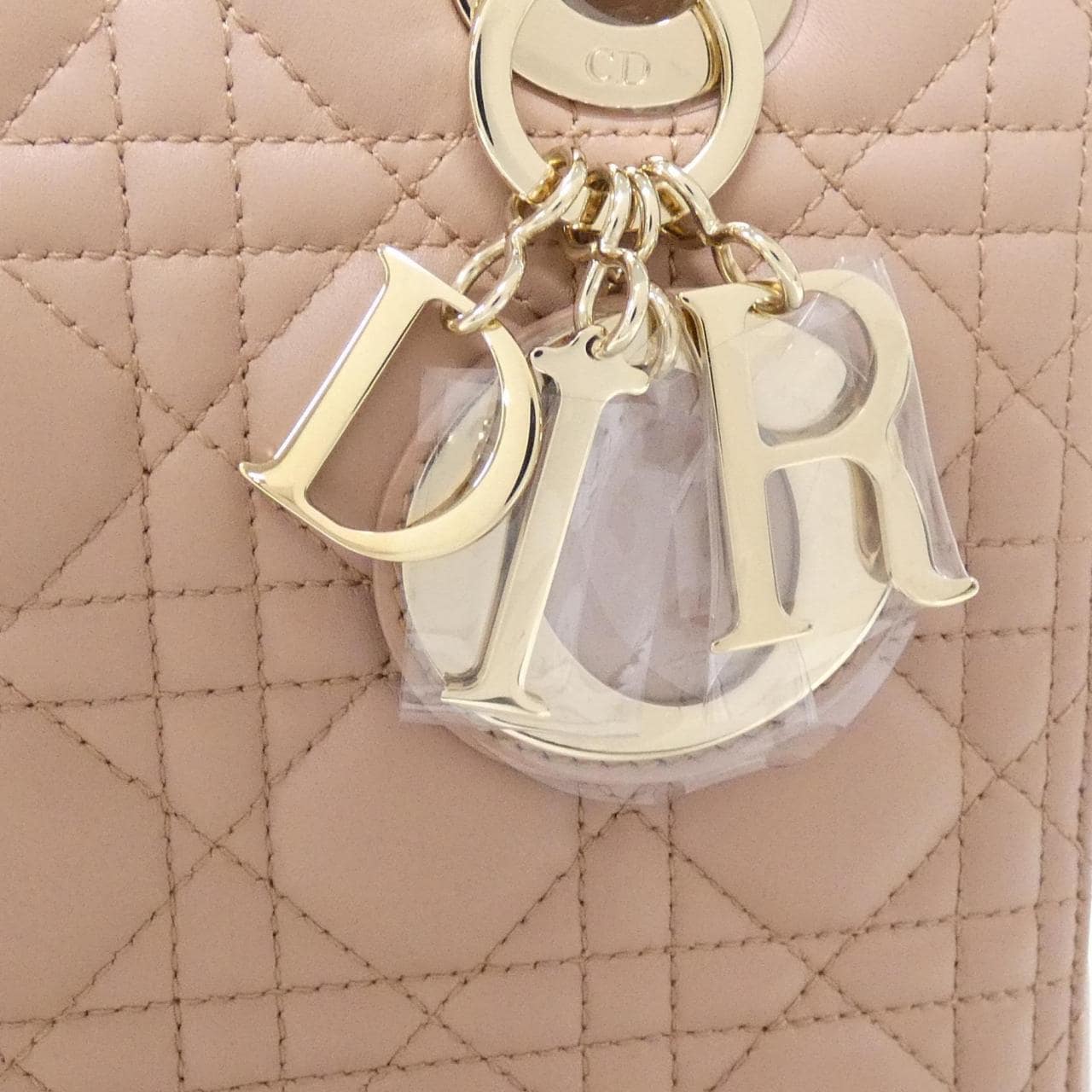 Christian DIOR Lady DIOR中 M0565ONGE 包