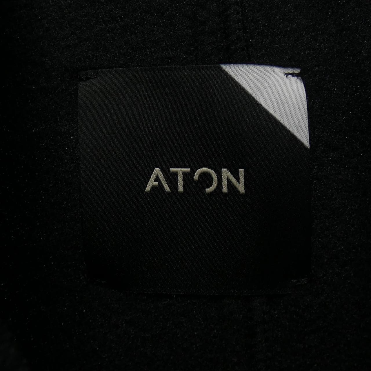 エイトン ATON トップス