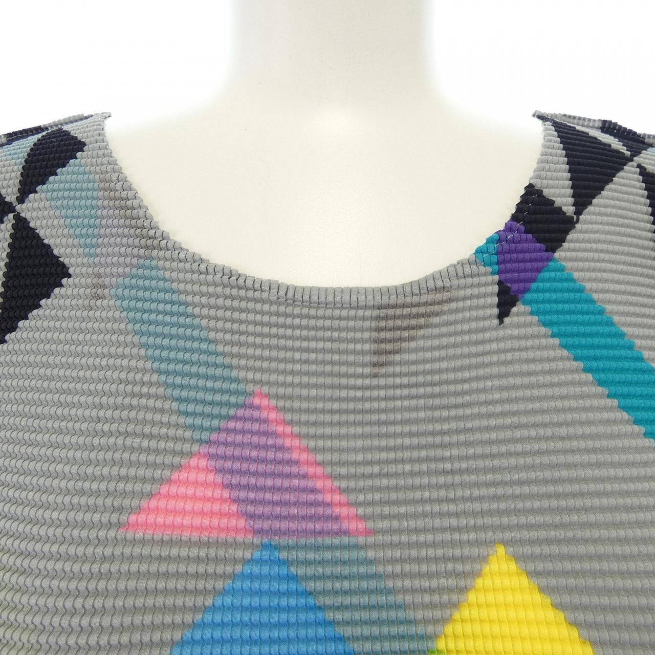 ミーイッセイミヤケ me ISSEY MIYAKE トップス