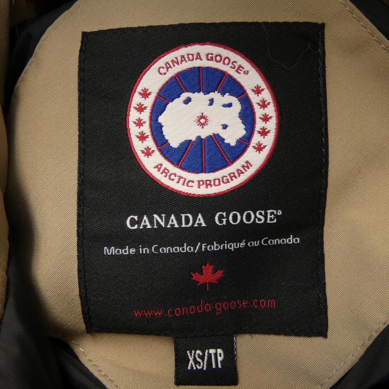 加拿大鹅CANADA GOOSE羽绒服