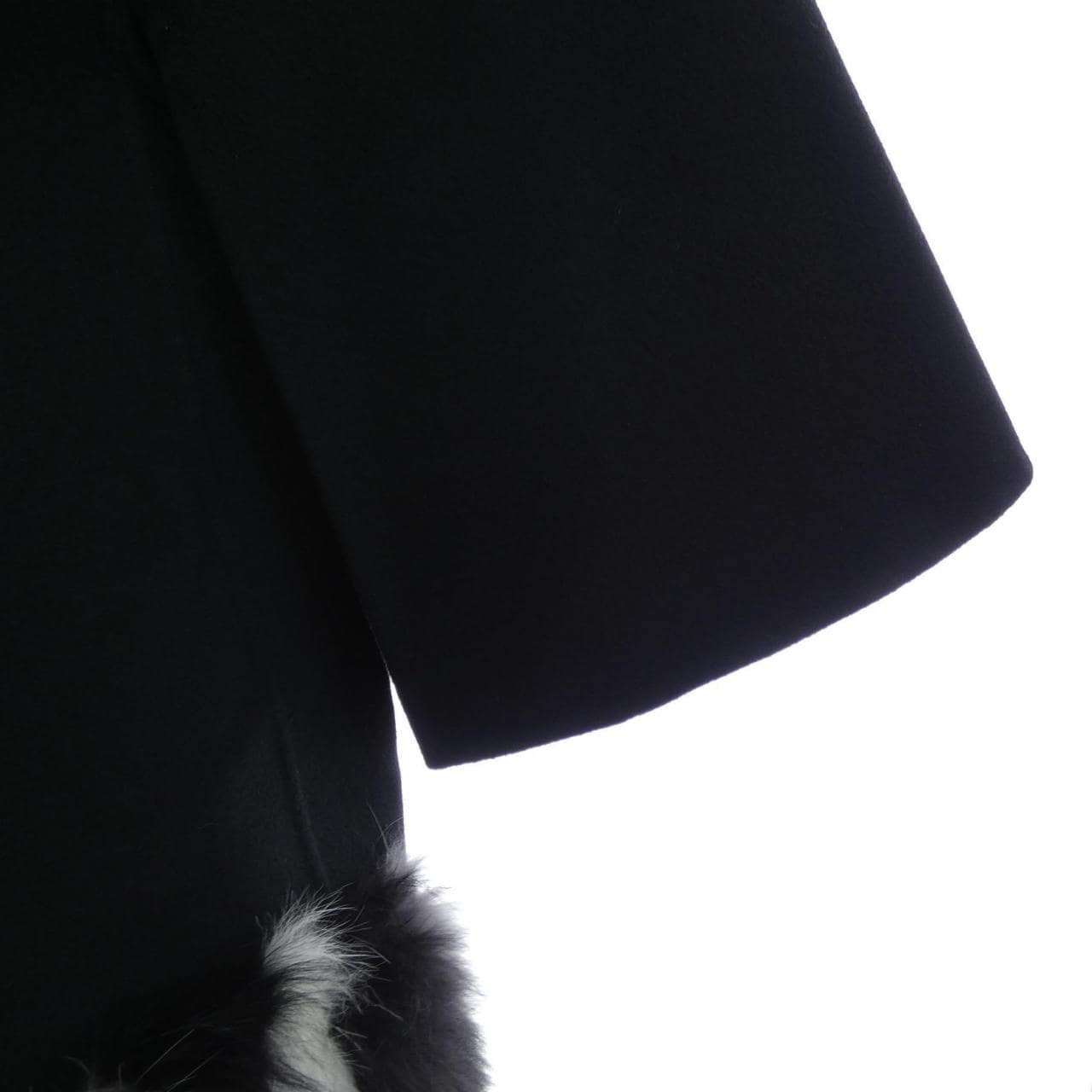 FENDI狐狸毛口袋大衣 FF7818 W1D