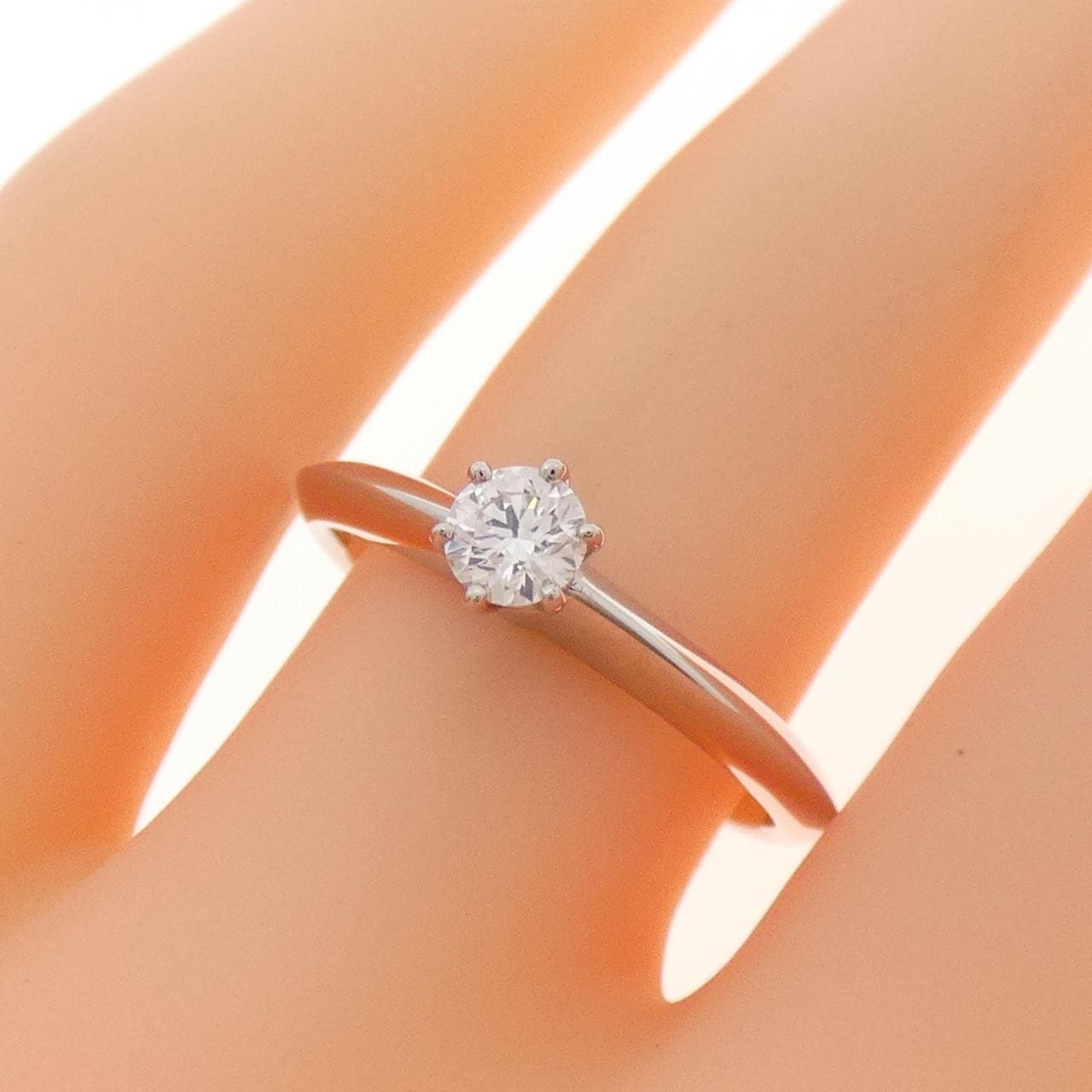 ティファニー クラシックソリティア リング 0.21CT G VS1 3EXT