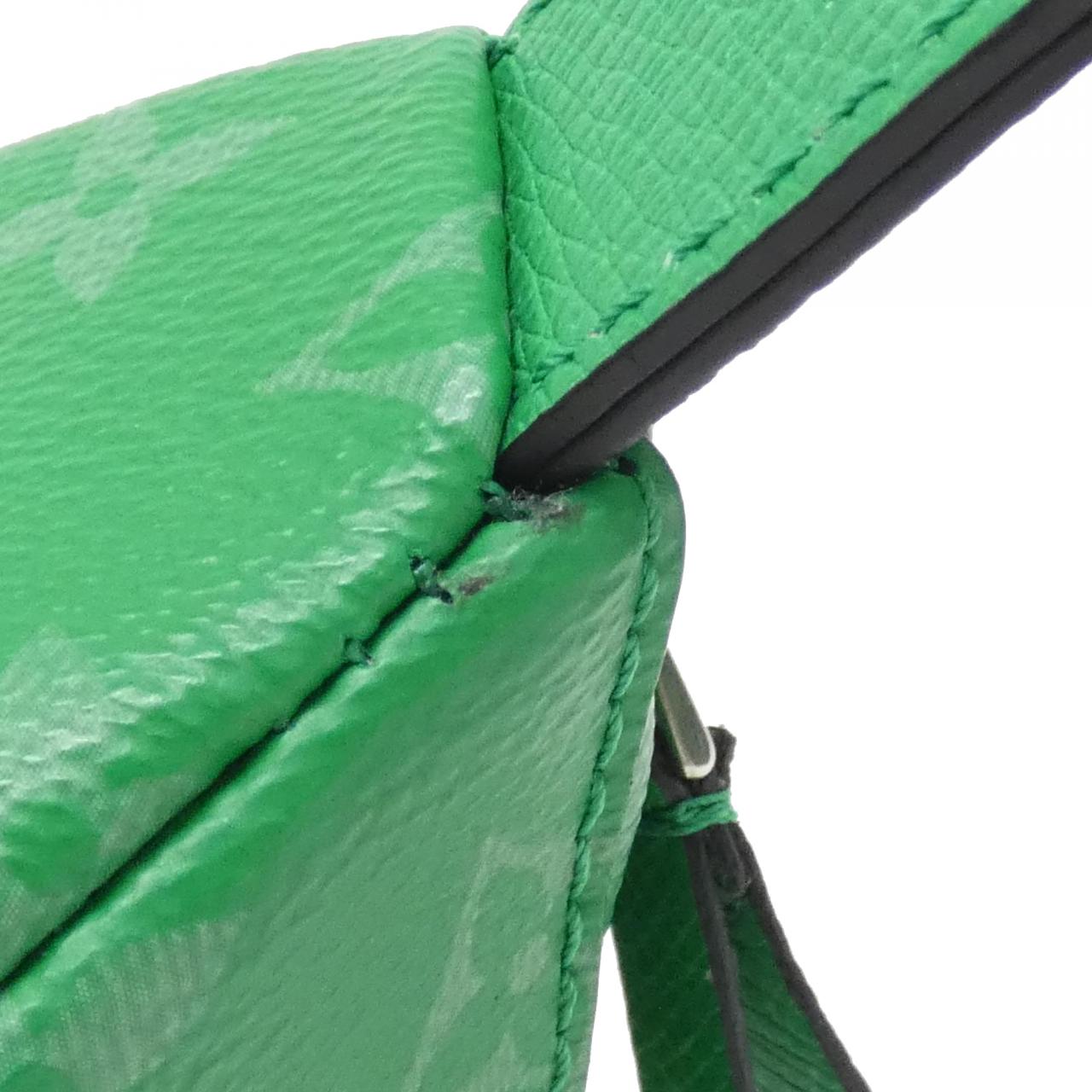 LOUIS VUITTON Taiga Llama Catch 腰包 M31035 单肩包