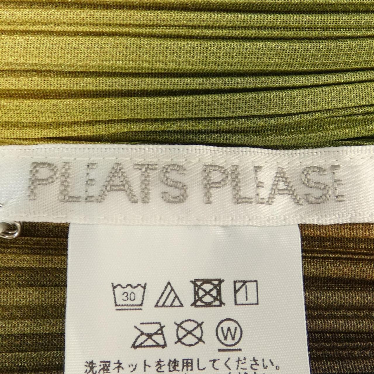 百褶PLEATS PLEASE上衣