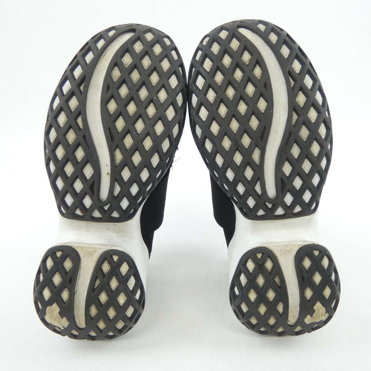 ロジェヴィヴィエ ROGER VIVIER ヴィヴ ラン　ストラスバックル スニーカー