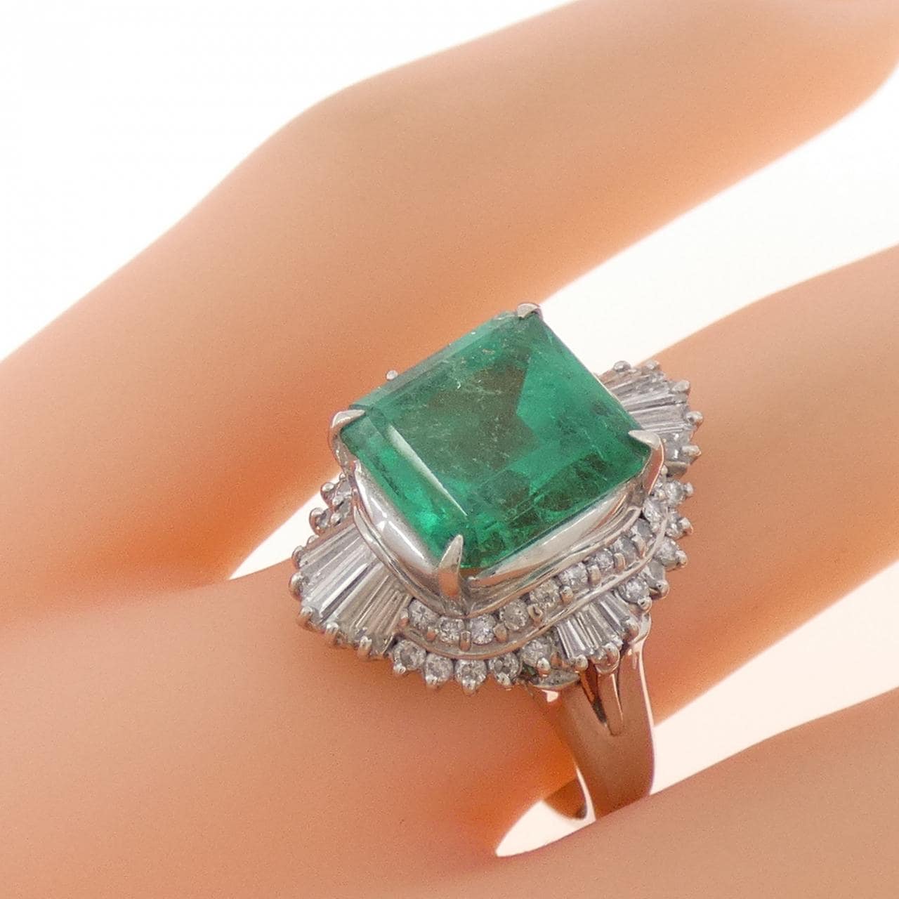 PT900 エメラルド リング 4.14CT