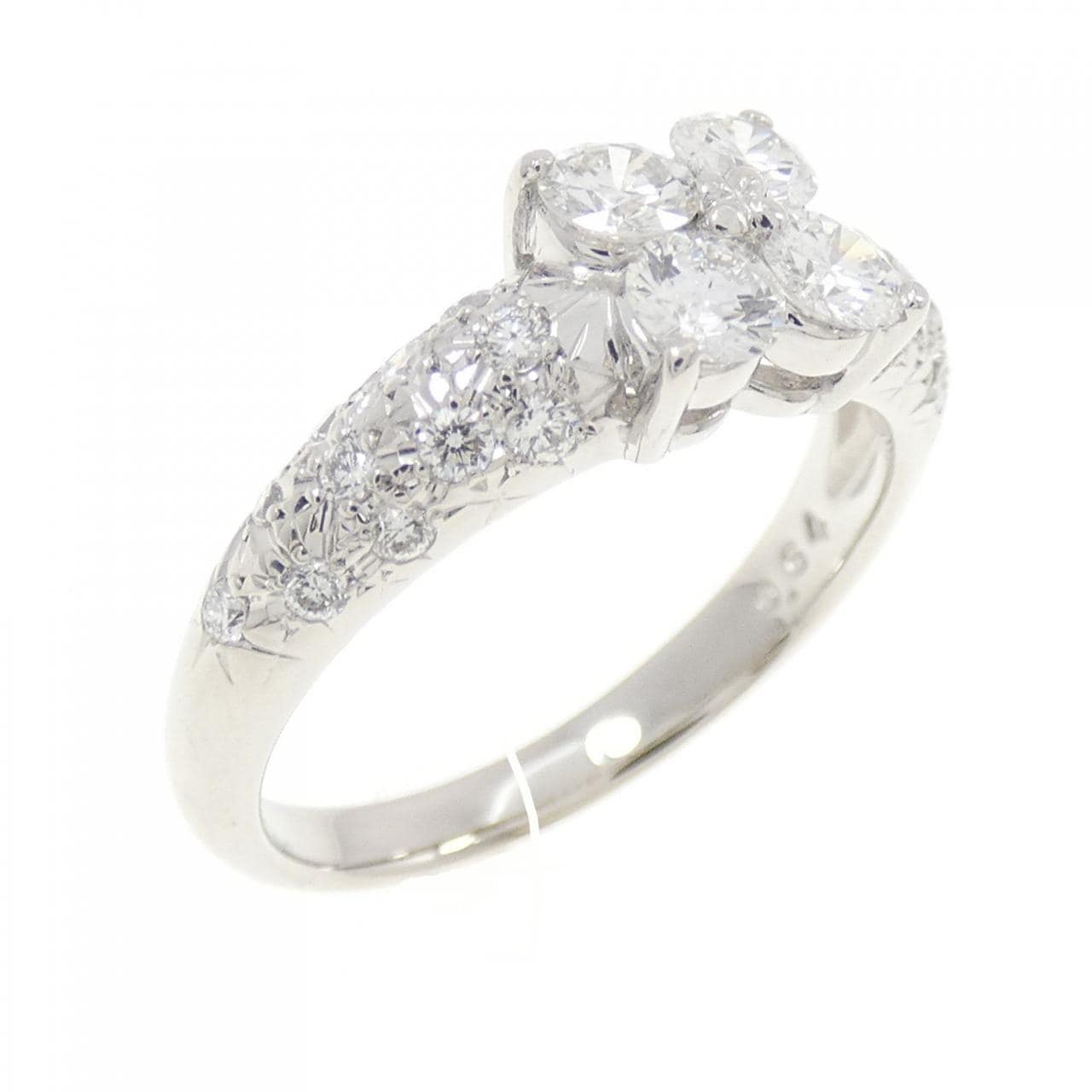 タサキ フラワー ダイヤモンド リング 0.64CT