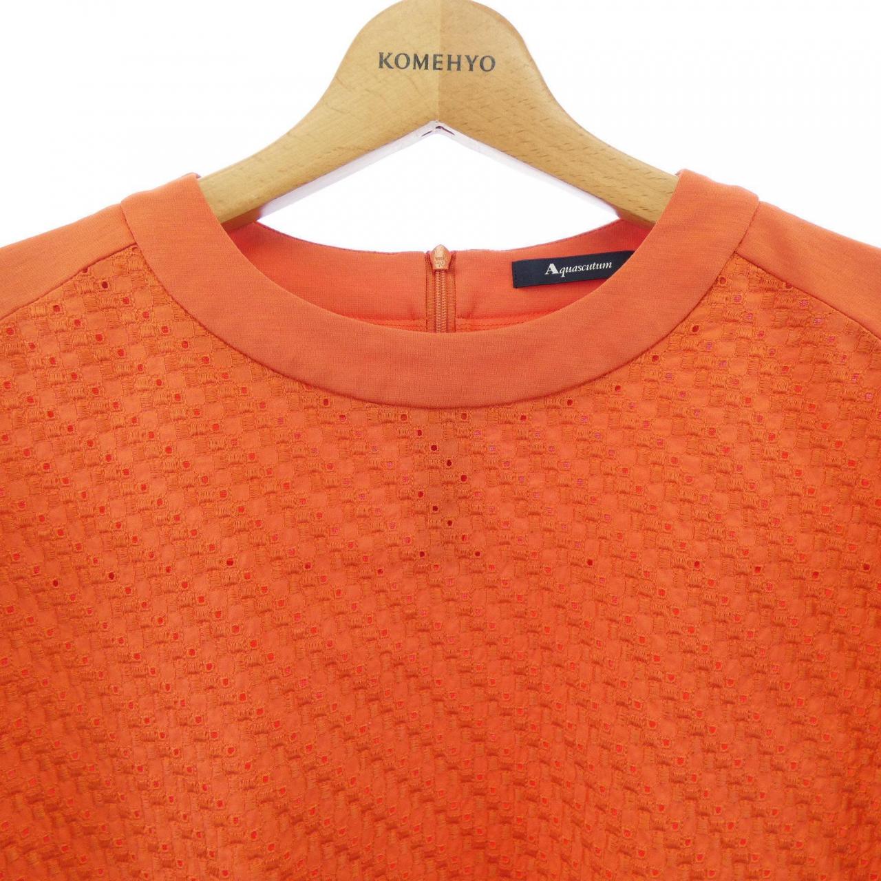 アクアスキュータム Aquascutum トップス