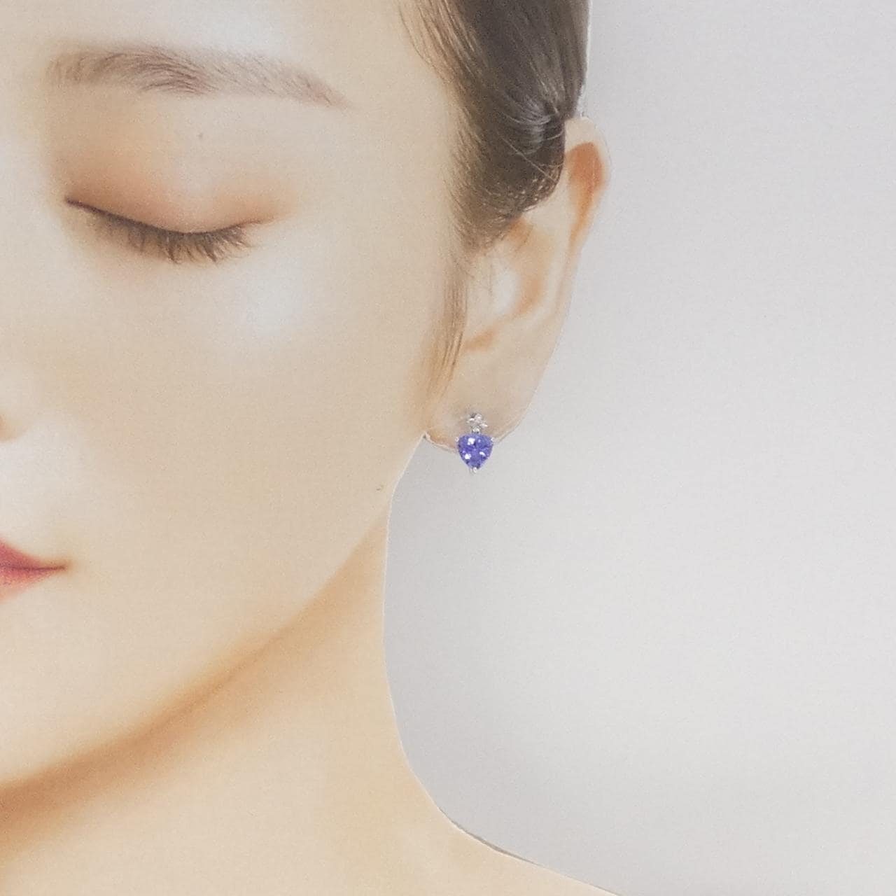 K18WG タンザナイト イヤリング 2.00CT