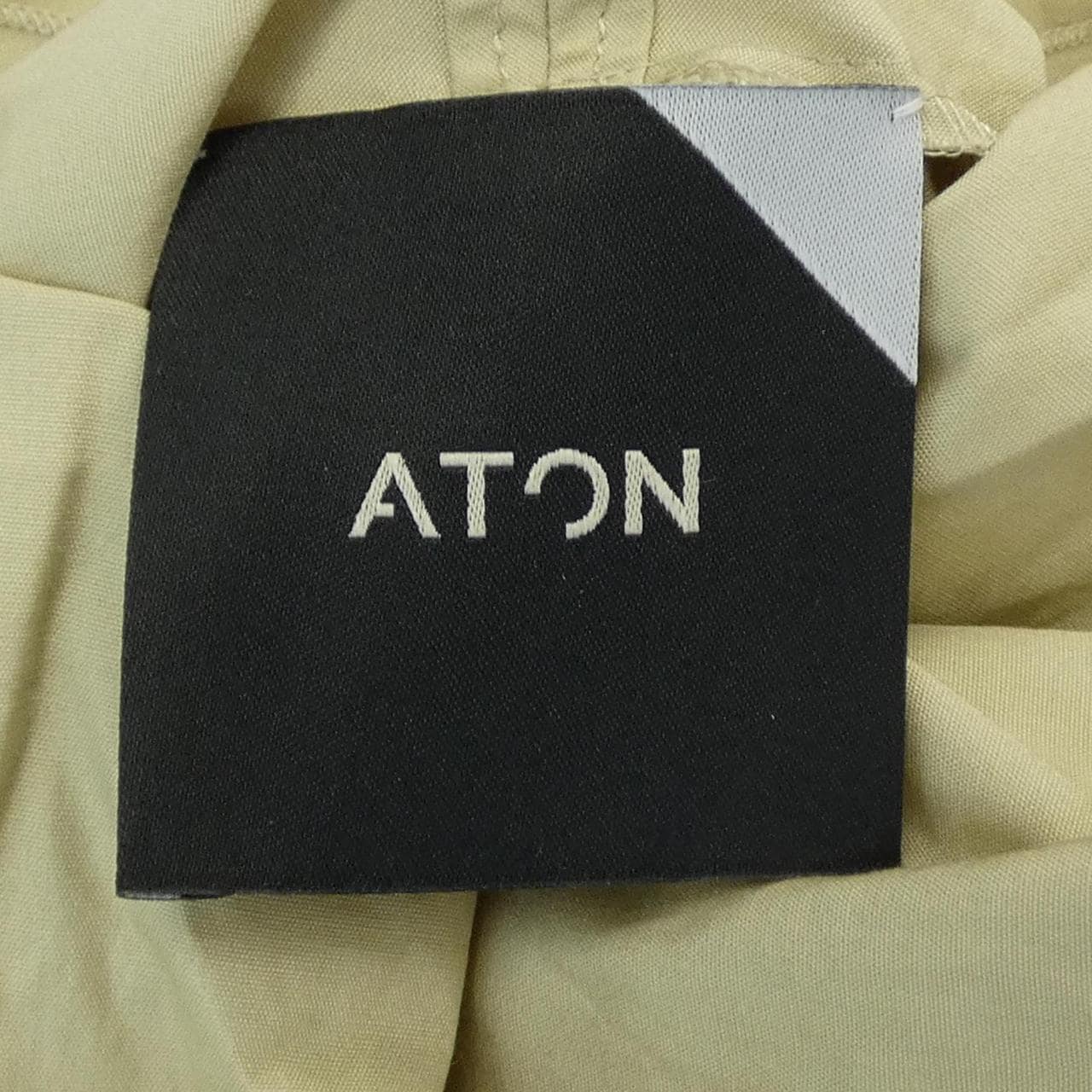 エイトン ATON トップス