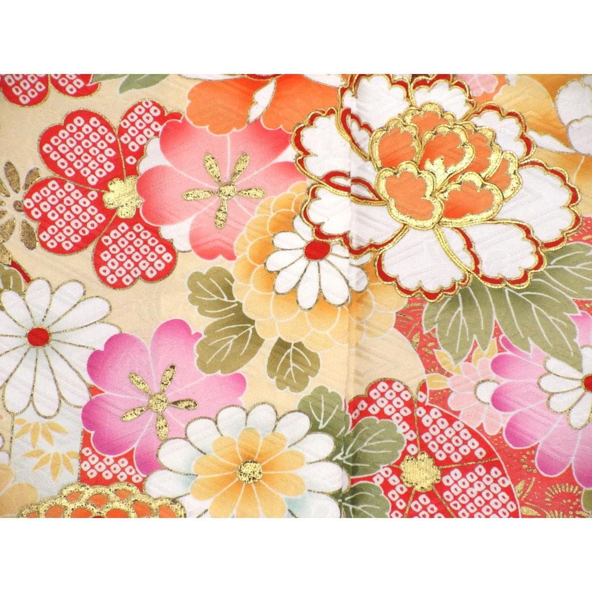 振袖　友禅金彩加工　刺繍入り