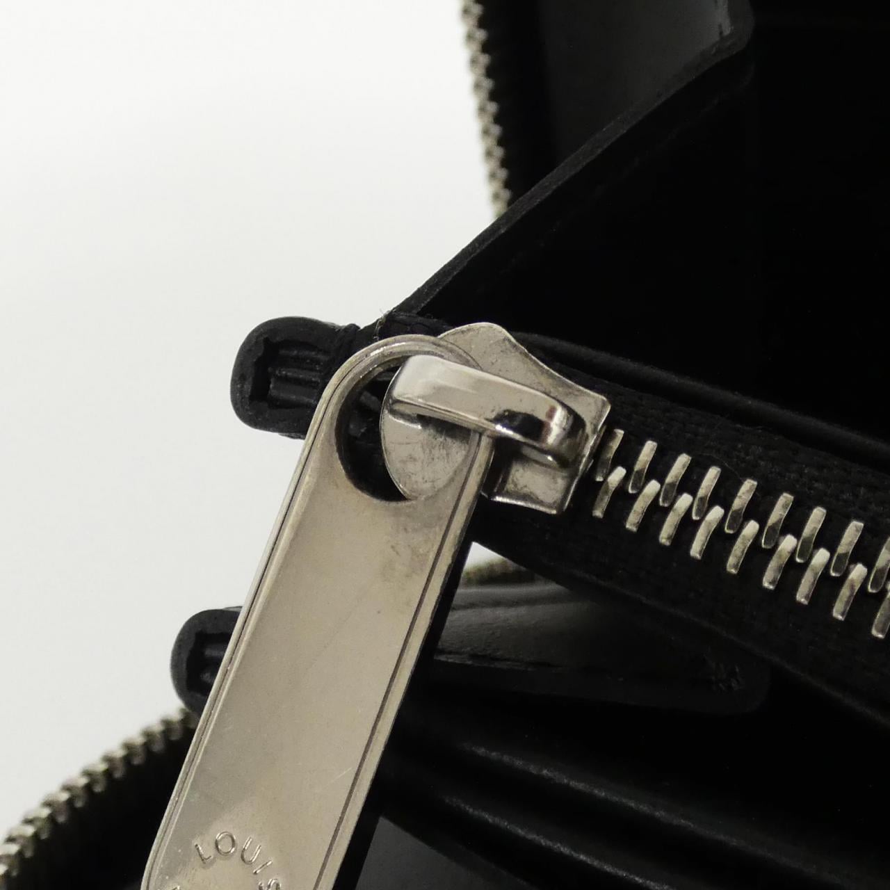 ルイヴィトン マヒナ ジッピー ウォレット M61867 財布