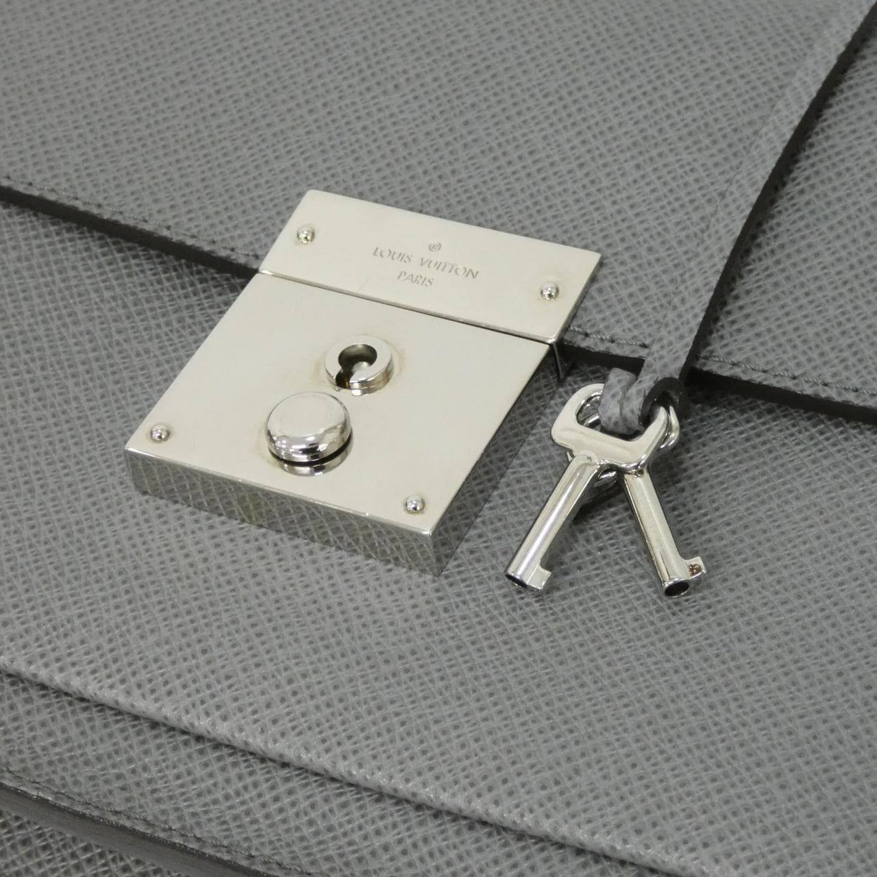 ルイヴィトン タイガ ネオ ベライア M32683 セカンドバッグ