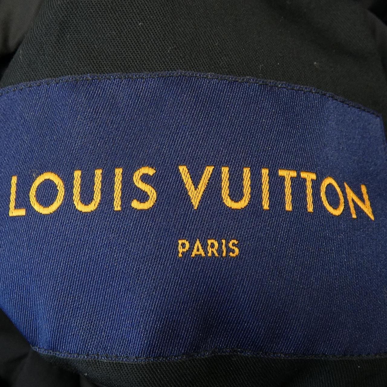 ルイヴィトン LOUIS VUITTON リバーシブルモノグラム HKB45EZCN ダウンジャケット