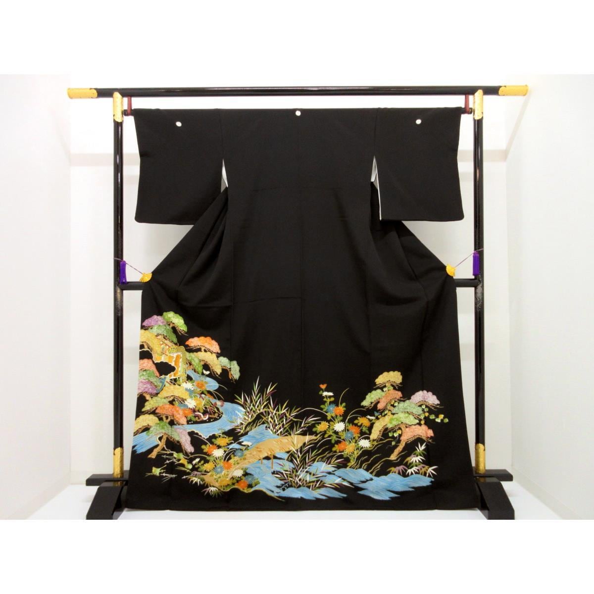 留袖　丸に剣片喰【大彦】