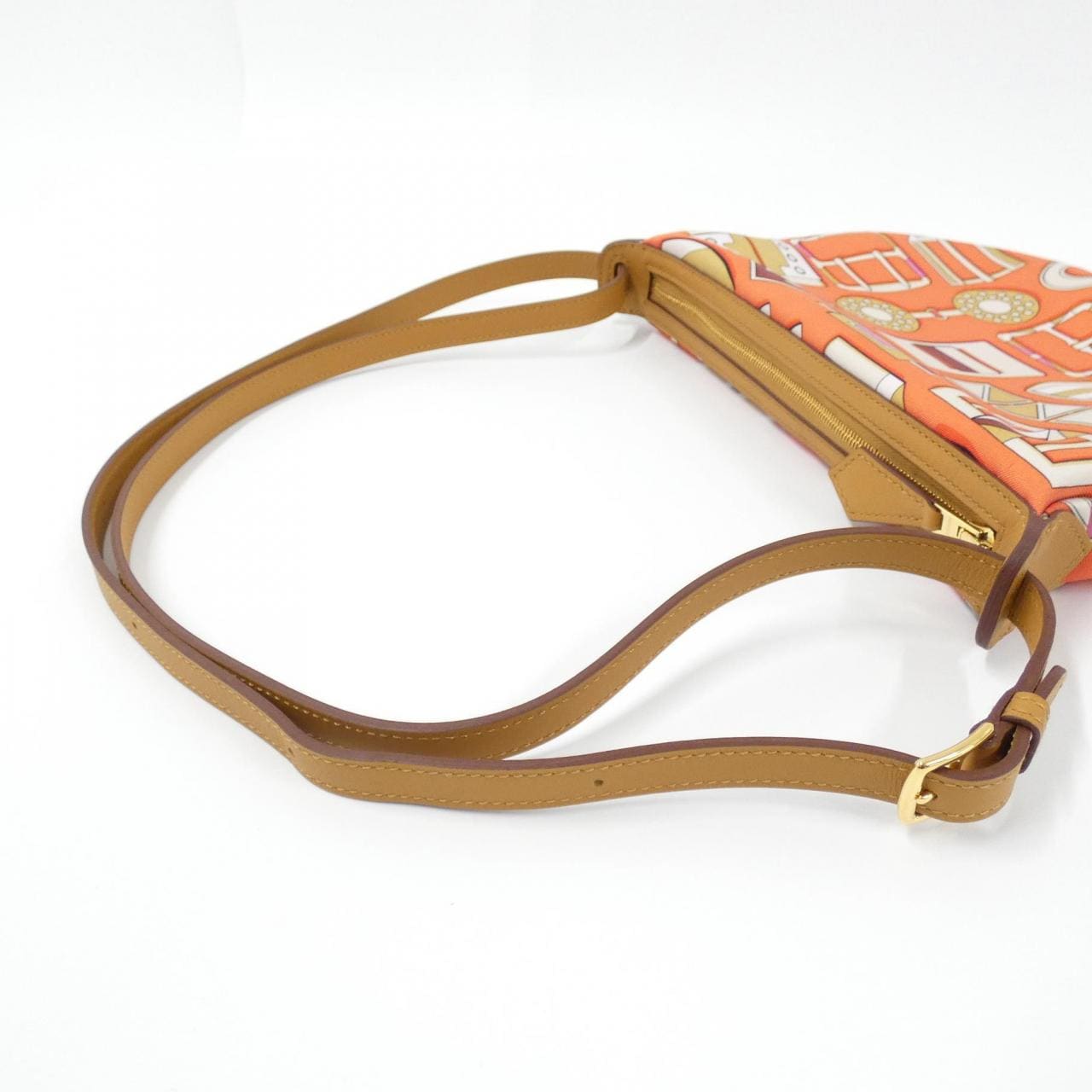 エルメス CARRE EN BOUCLES SURSOIE TO GO 085196CC ポーチ