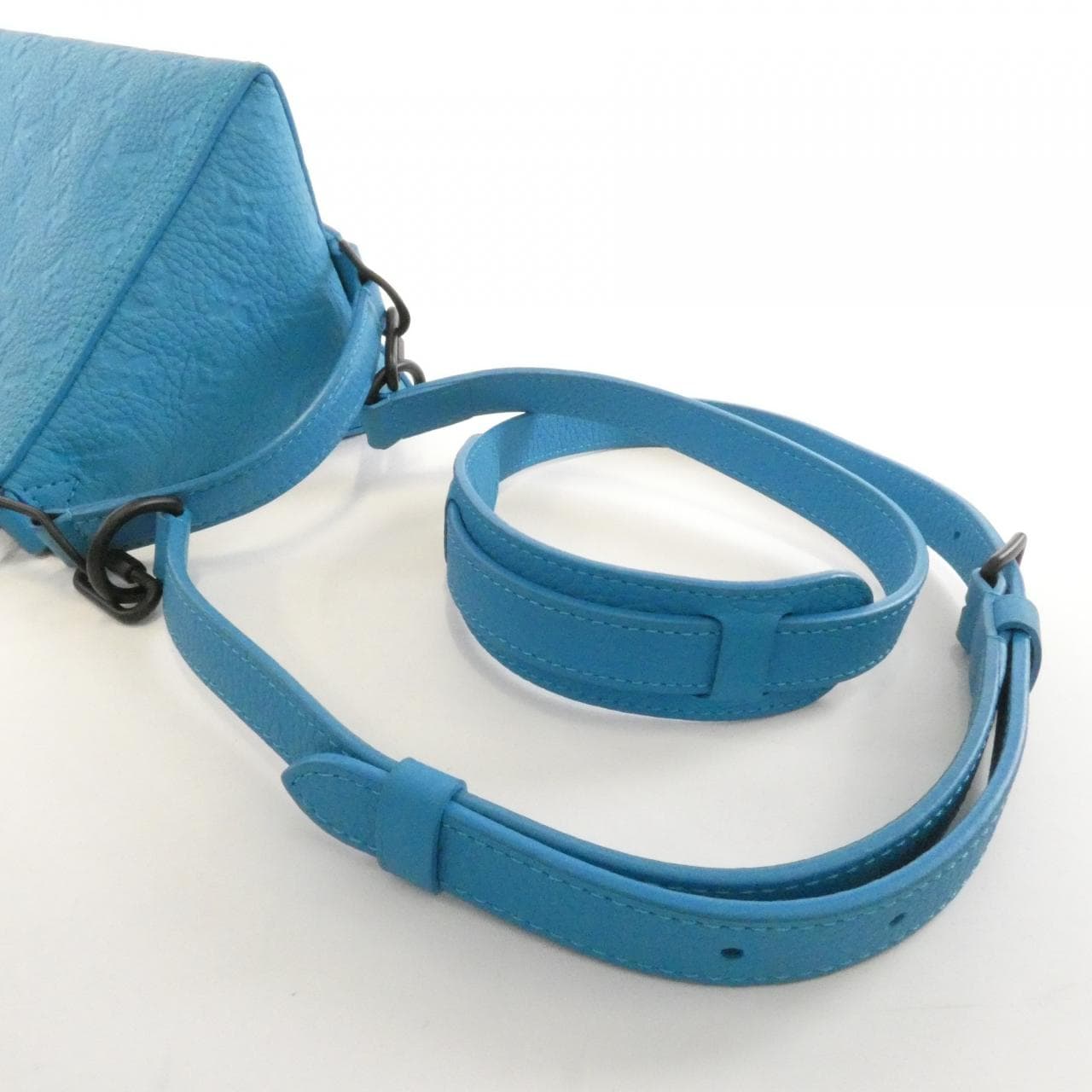 ルイヴィトン トリヨン モノグラム トリアングル メッセンジャー M55925 ショルダーバッグ