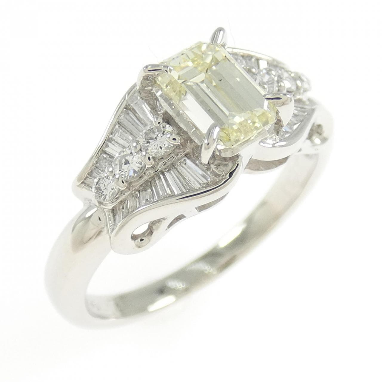 PT900 ダイヤモンド リング 0.742CT