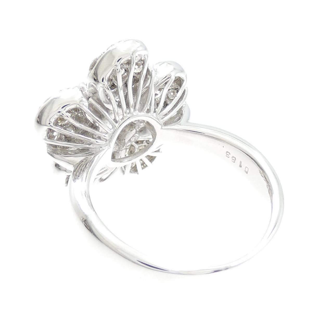 750WG花朵钻石戒指1.83 克拉