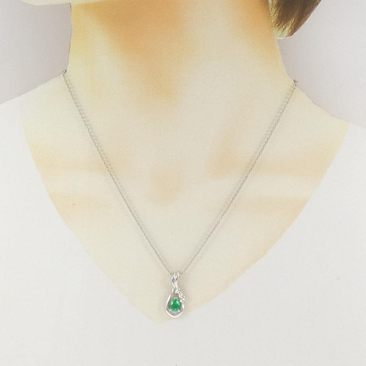 PT900/PT850 エメラルド ネックレス 0.49CT