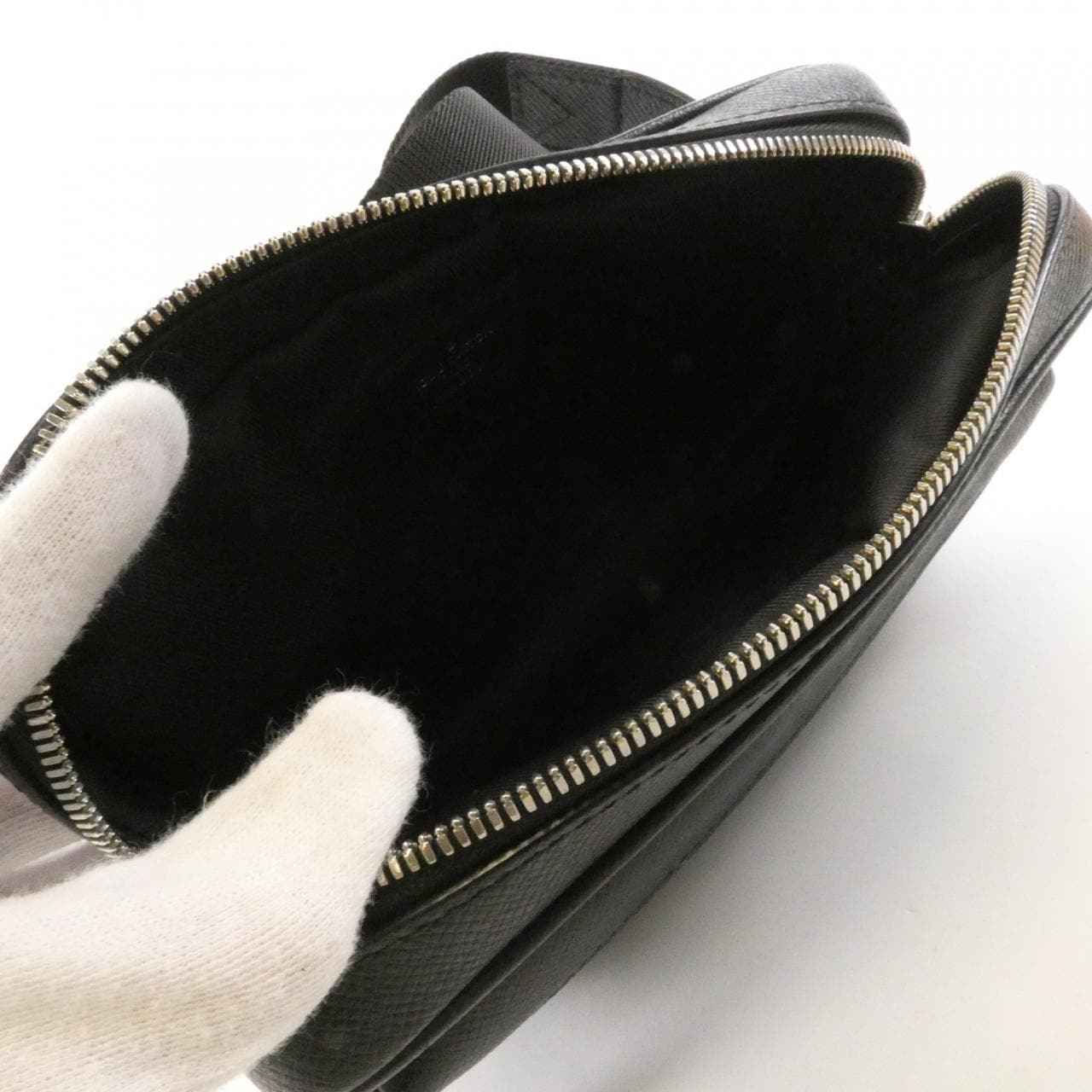 ルイヴィトン タイガ バムバッグ アウトドア M33438 ショルダーバッグ