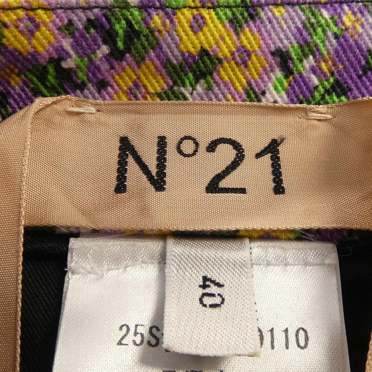 ヌメロヴェントゥーノ N°21 25EN2M0C0210110 スカート