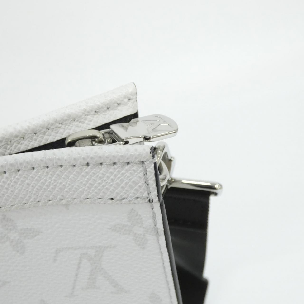 ルイヴィトン タイガラマ ガストン ウエアラブル ウォレット M30935 ショルダーバッグ