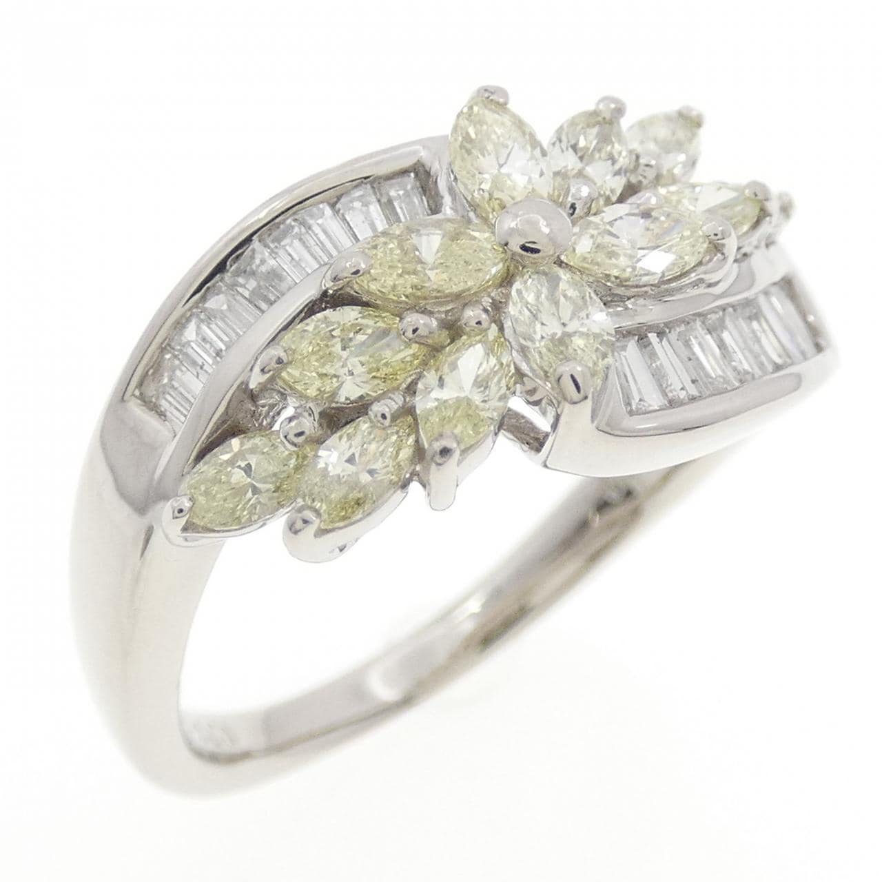 PT900钻石戒指，0.77克拉